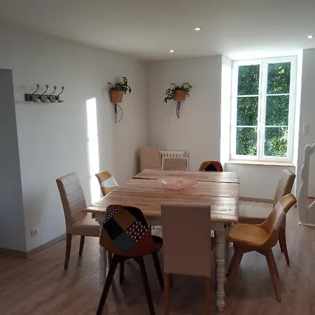 Le De La Glycine بيت للعطل